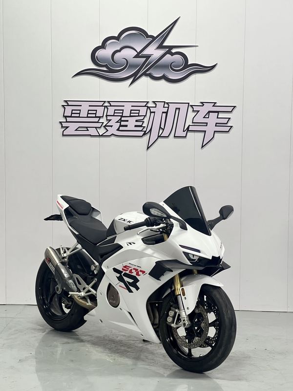 张雪机车 500RR