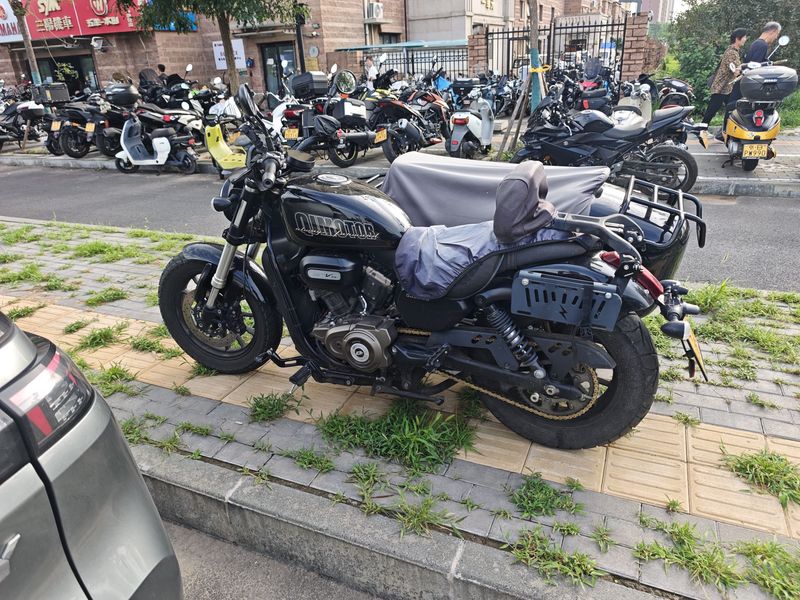 QJMOTOR 闪300+