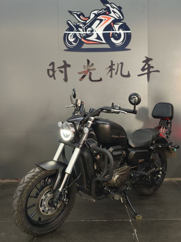 QJMOTOR 闪300S