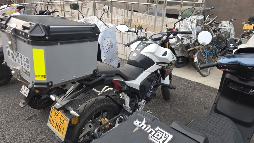 五羊本田 CB190R 暴锋眼