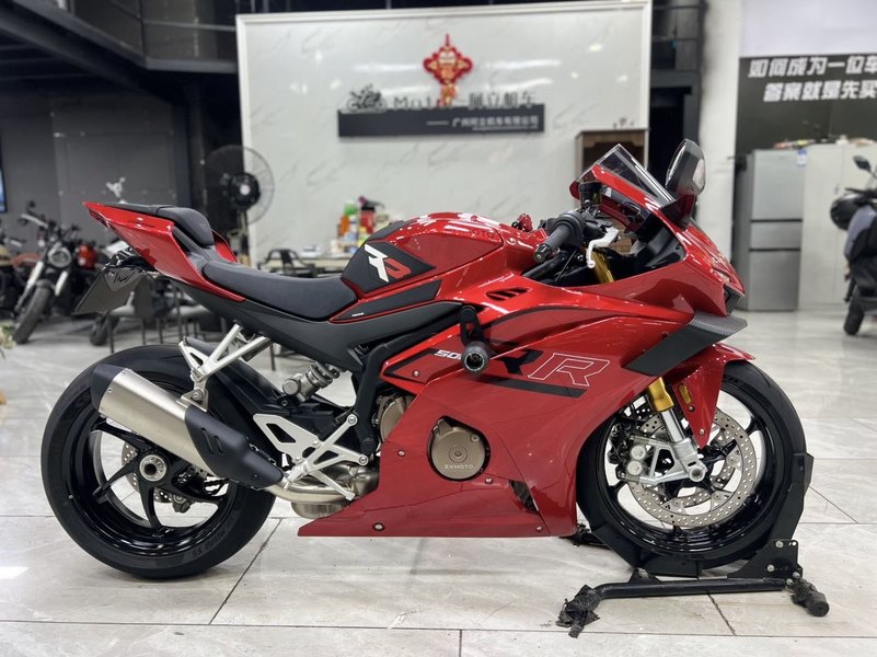 张雪机车 500RR