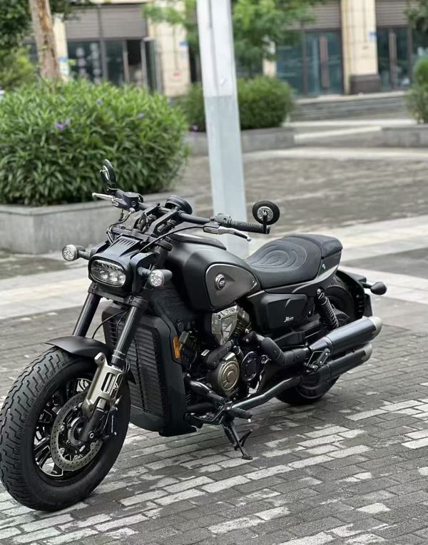 QJMOTOR 闪600