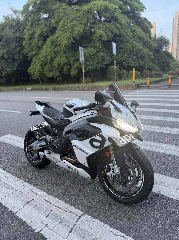 阿普利亚 RS 660 