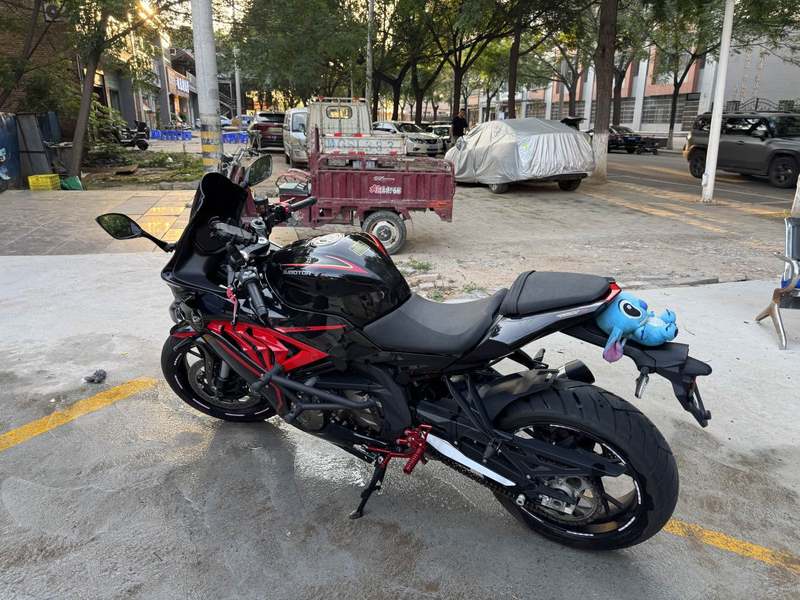 QJMOTOR 赛600