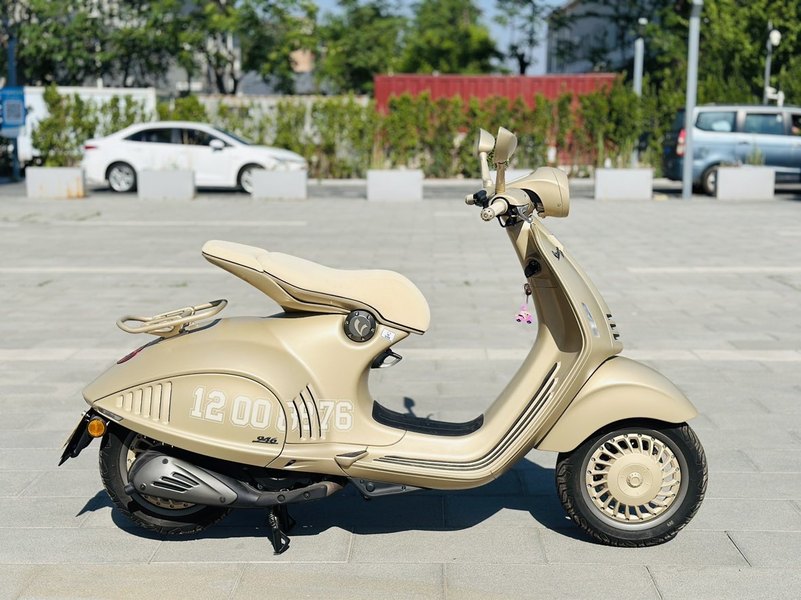 VESPA 946