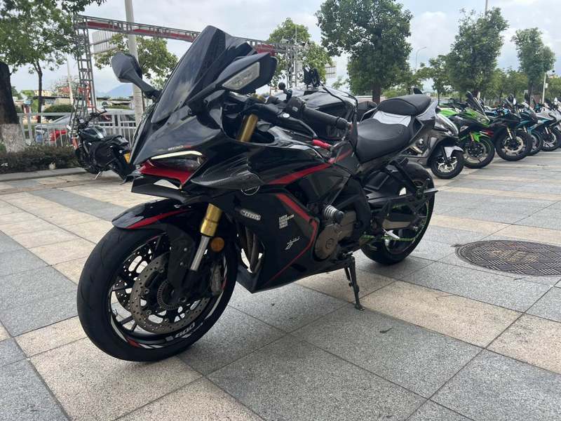QJMOTOR 赛600
