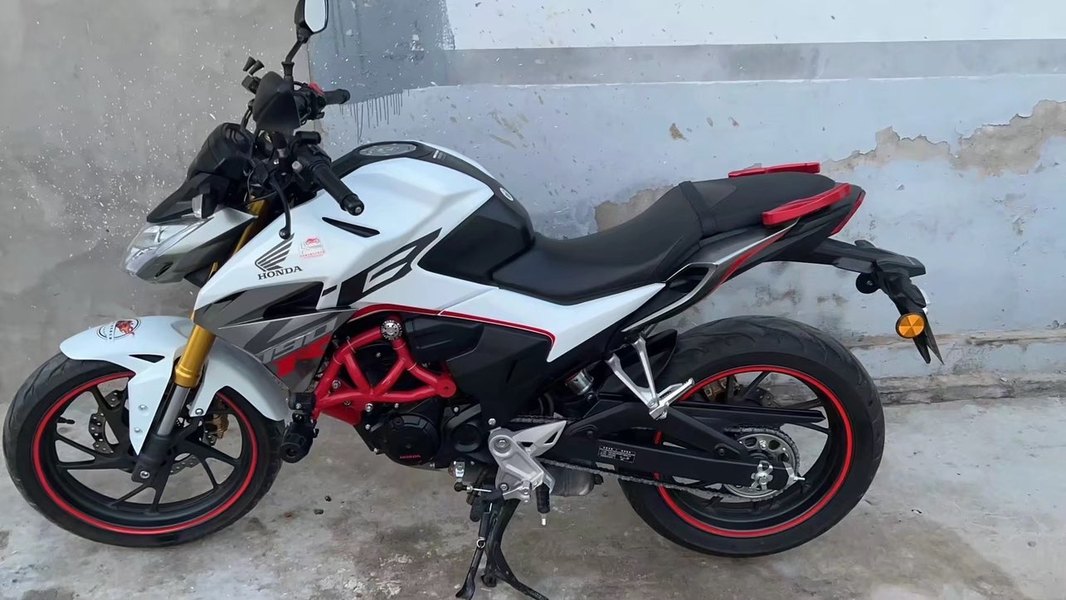 五羊本田 CB190R 暴锋眼