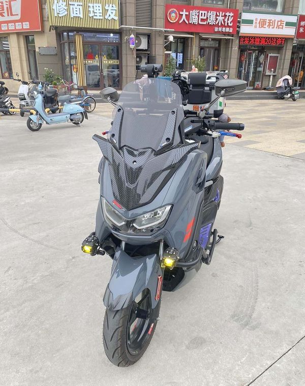 雅马哈 NMAX