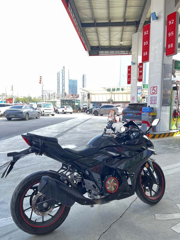 豪爵铃木 GSX250R