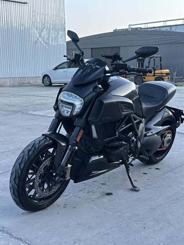 杜卡迪 Diavel 
