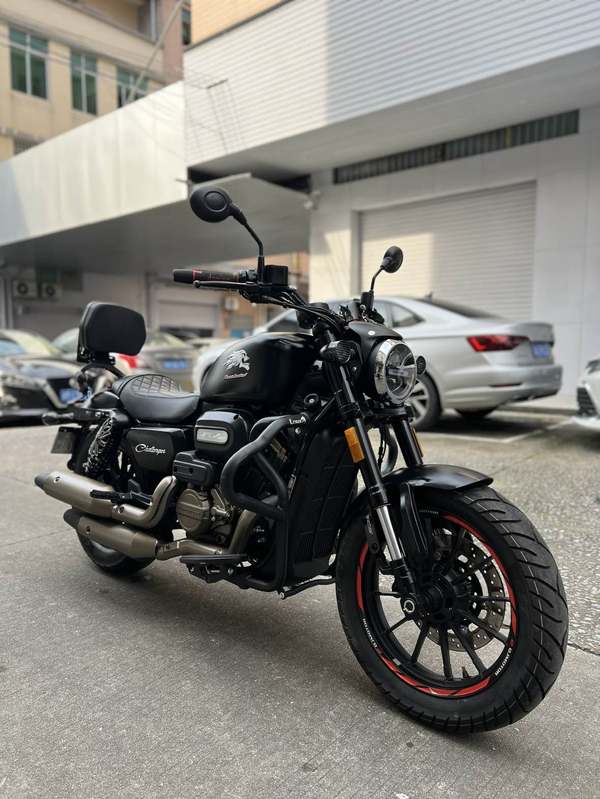 QJMOTOR 闪300S