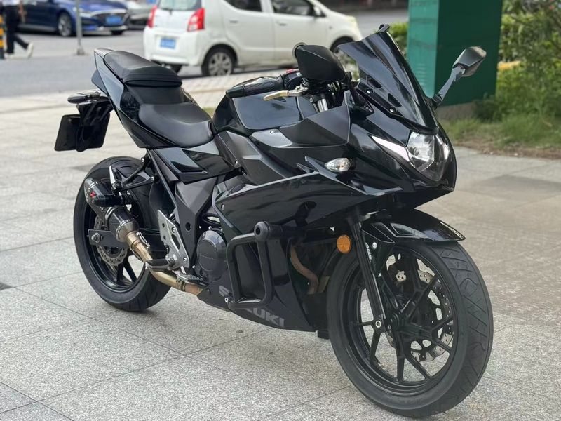 豪爵铃木 GSX250R
