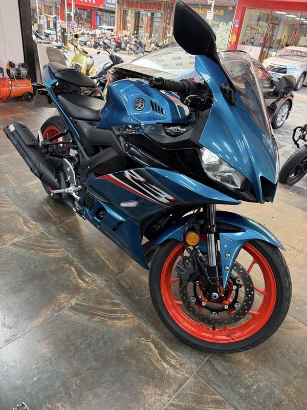 雅马哈 YZF-R3