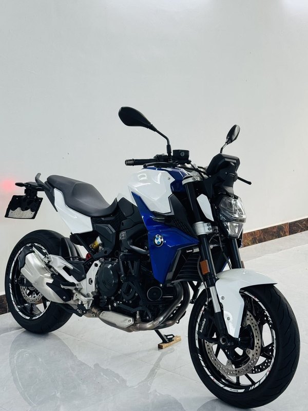宝马 F 900 R