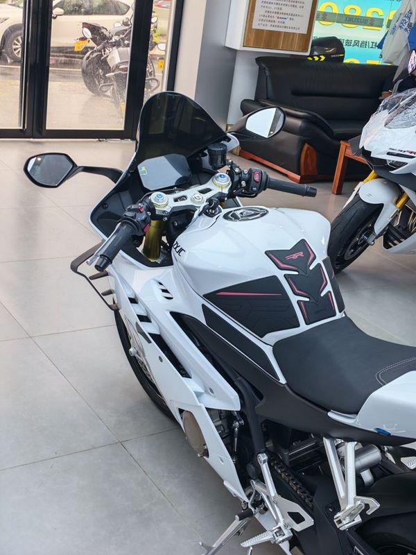 张雪机车 500RR