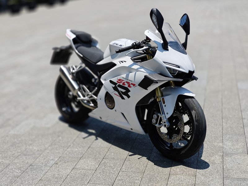 张雪机车 500RR
