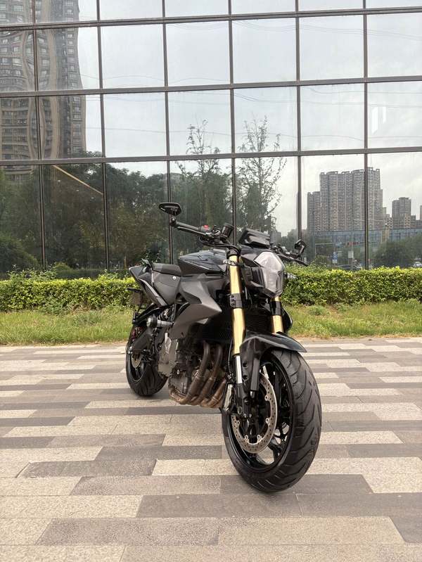 贝纳利 TNT600i