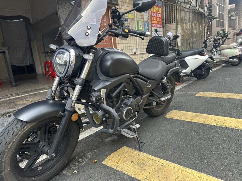 豪爵 TR300