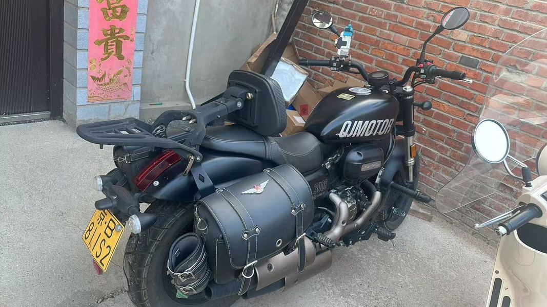 QJMOTOR 闪300S