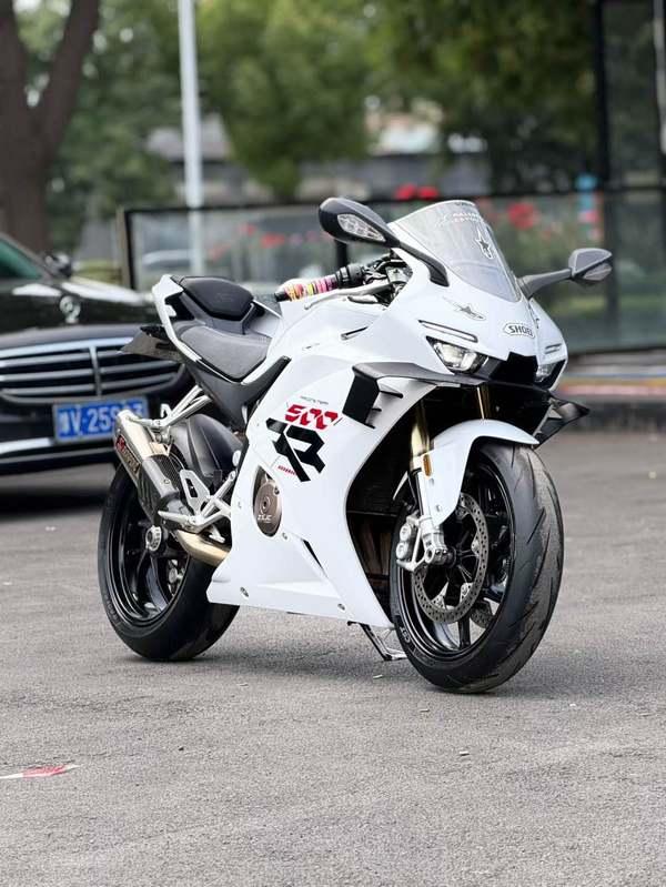 张雪机车 500RR