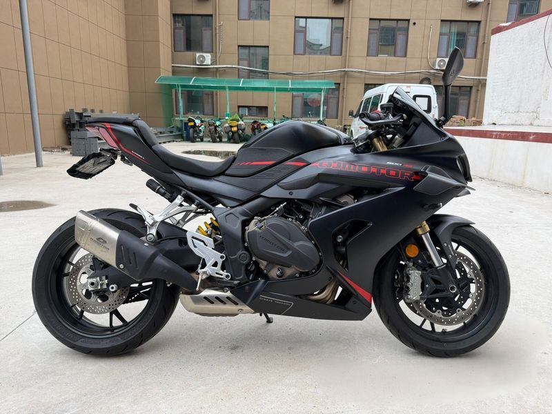 QJMOTOR 赛600