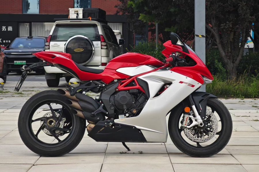 奥古斯塔 F3 800