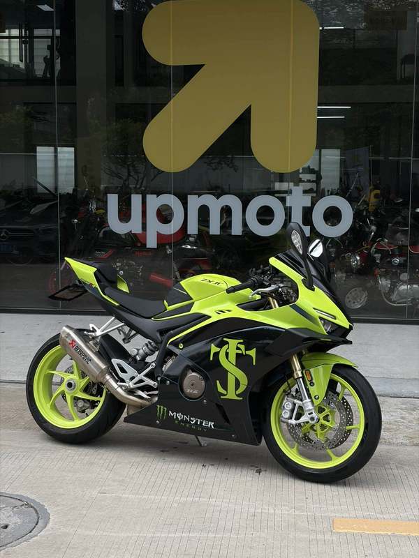 张雪机车 500RR