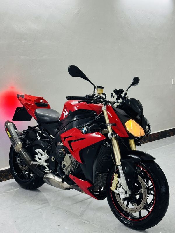 宝马 S 1000 R
