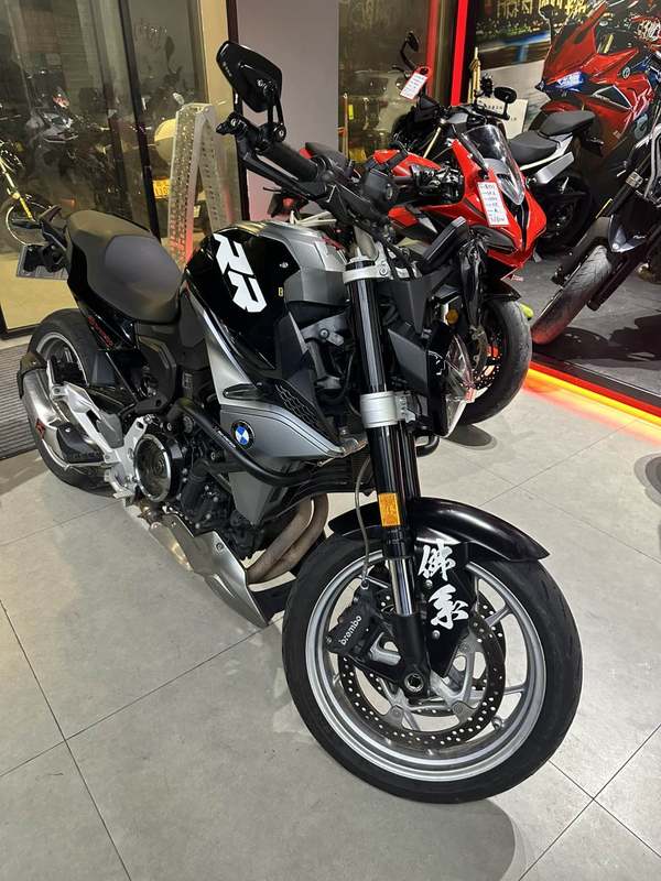 宝马 F 900 R