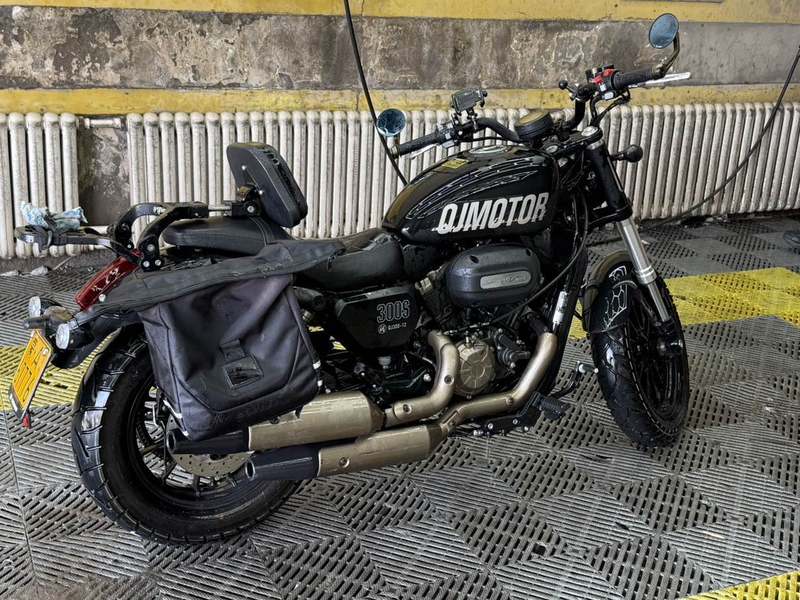 QJMOTOR 闪300S