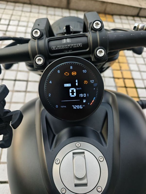 QJMOTOR 闪400