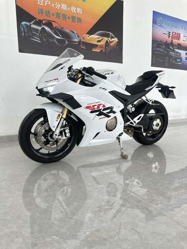 张雪机车 500RR