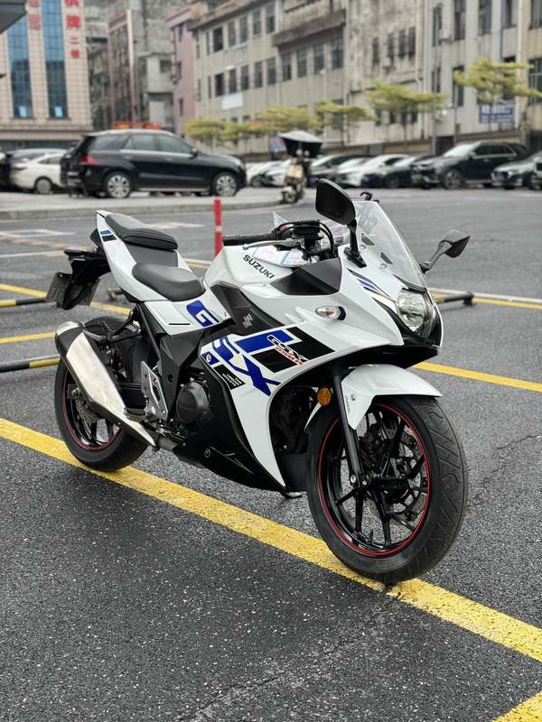 豪爵铃木 GSX250R
