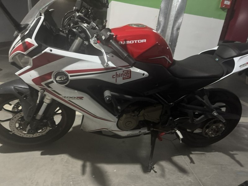 QJMOTOR 赛400