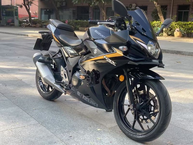 豪爵铃木 GSX250R