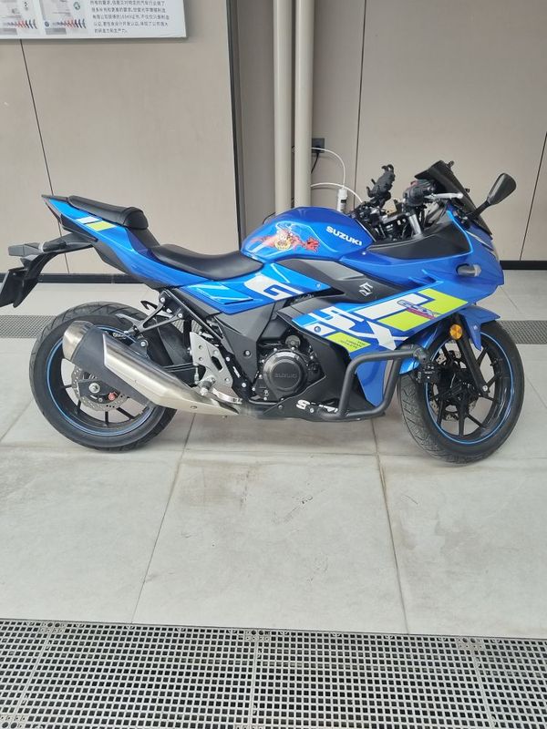 豪爵铃木 GSX250R