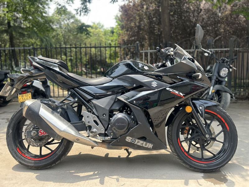 豪爵铃木 GSX250R