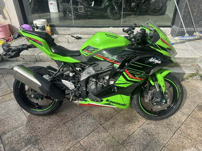 川崎 ZX-4R