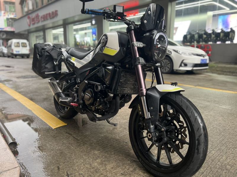贝纳利 幼狮 Leoncino 250