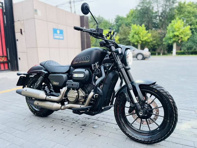 QJMOTOR 闪300S