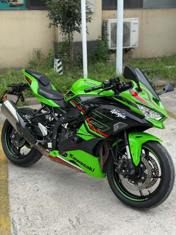 川崎 ZX-4R