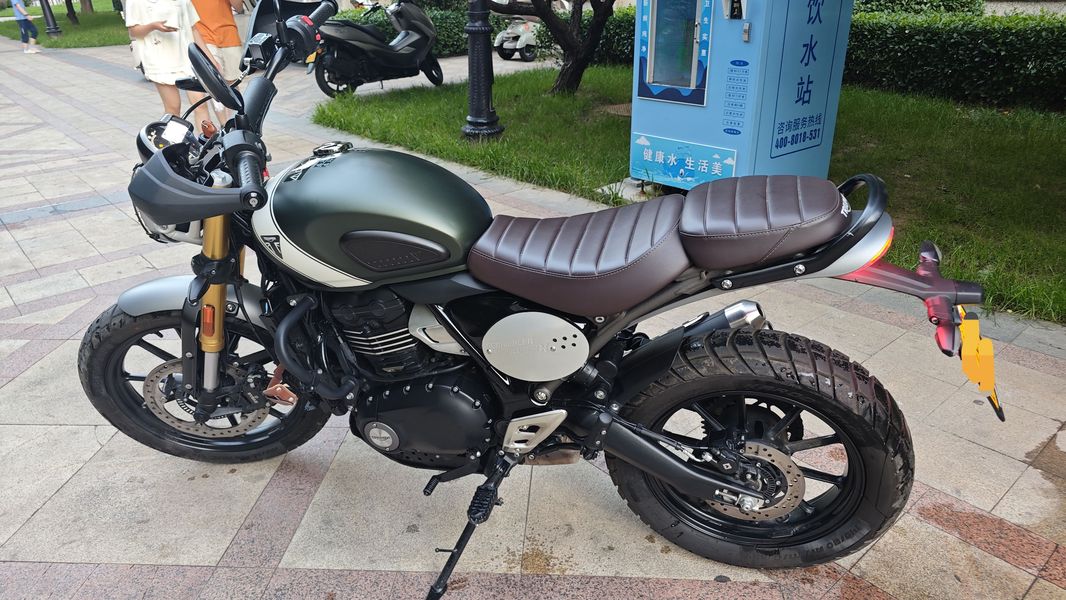 凯旋 Scrambler 400 X