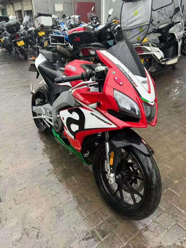 宗申阿普利亚 GPR250R