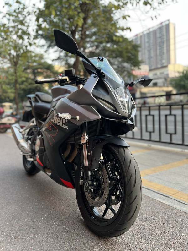 贝纳利 龙卷风 Tornado 302R