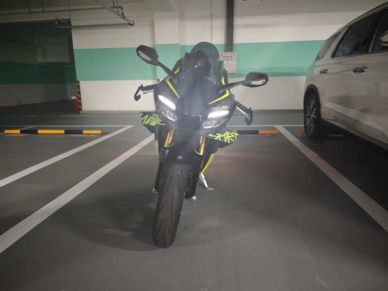 张雪机车 820RR