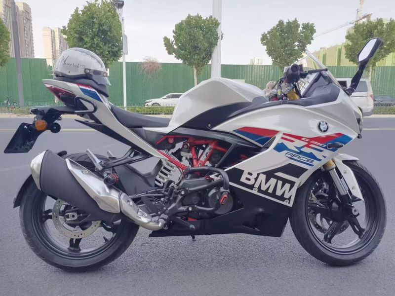 宝马 G 310 RR