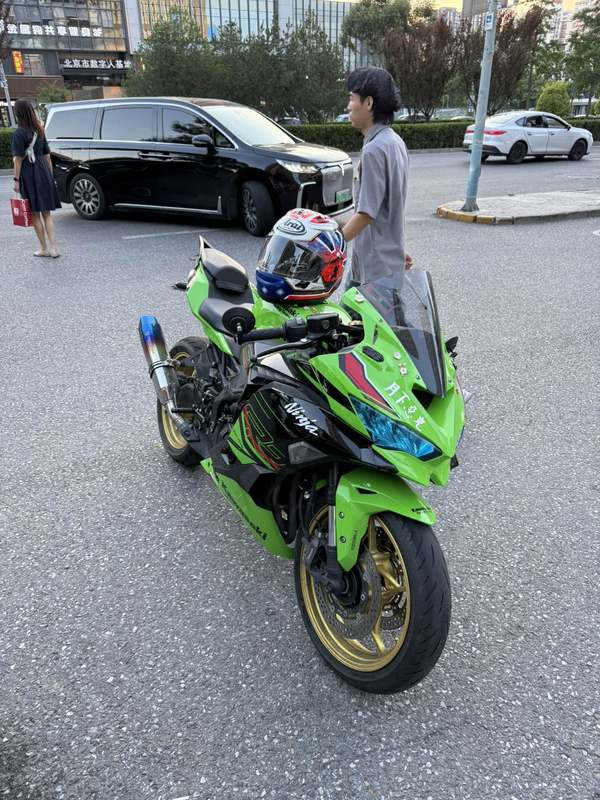 川崎 ZX-4R