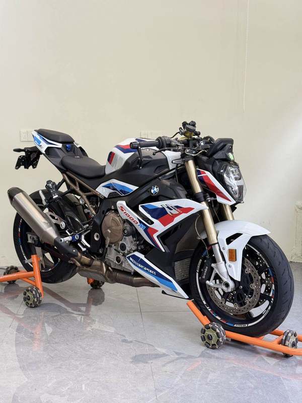 宝马 S 1000 R