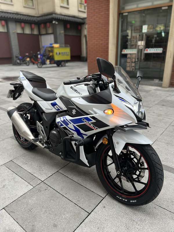 豪爵铃木 GSX250R