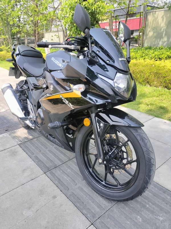 豪爵铃木 GSX250R